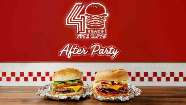 Сеть ресторанов Five Guys возвращает акцию «купи один бургер, получи второй бесплатно» после того, как первая попытка оказалась неудачной из-за нехватки еды.