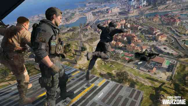 Разработчики Warzone объяснили, почему в Black Ops Royale нет камуфляжей для оружия и режима «Соло».