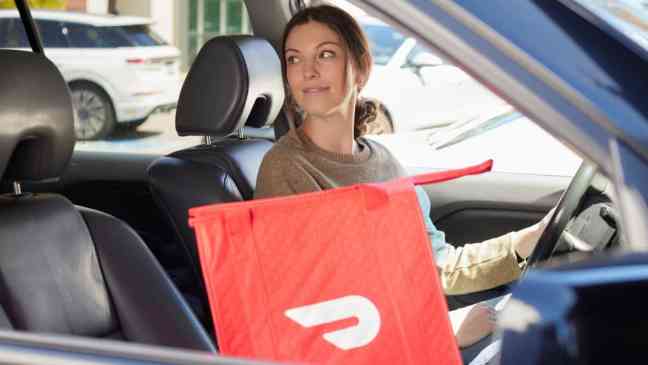 DoorDash планирует выплачивать курьерам деньги в стейблкоинах для более быстрых выплат.