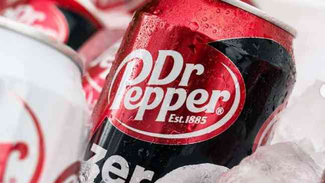 В магазинах замечены леденцы Dr Pepper Freeze Pops, и поклонники спешат попробовать новое замороженное лакомство.